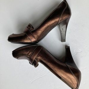 Brown bronze color pumps with strap details by Soft. Pre-owned. 8.5 M.
